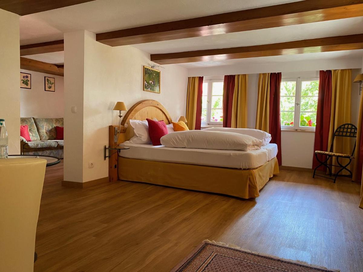 Hotel Hirschen Menzenschwand-Hinterdorf エクステリア 写真
