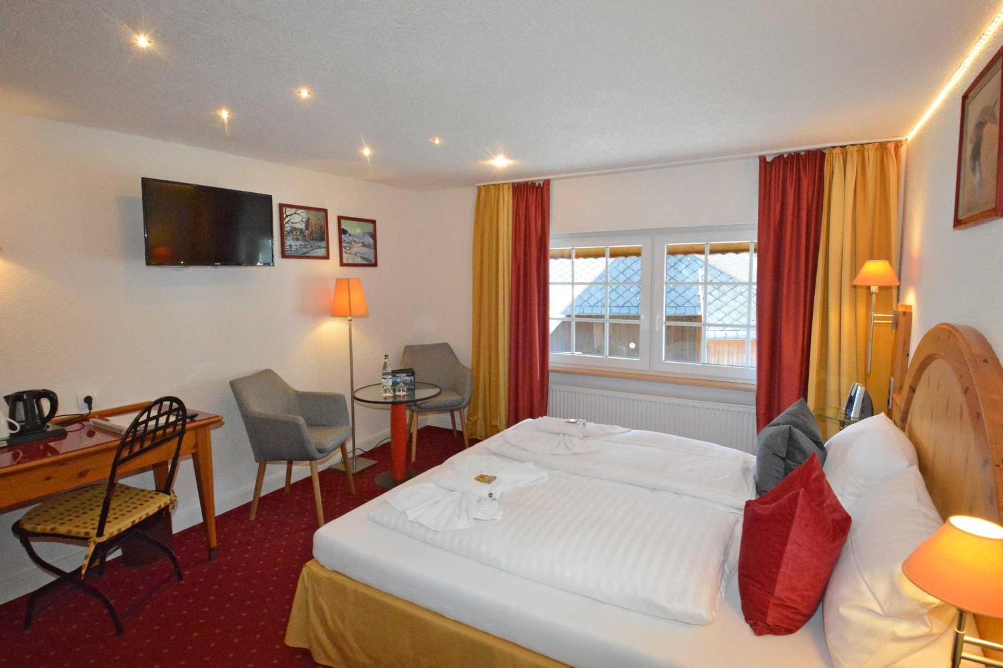 Hotel Hirschen Menzenschwand-Hinterdorf エクステリア 写真