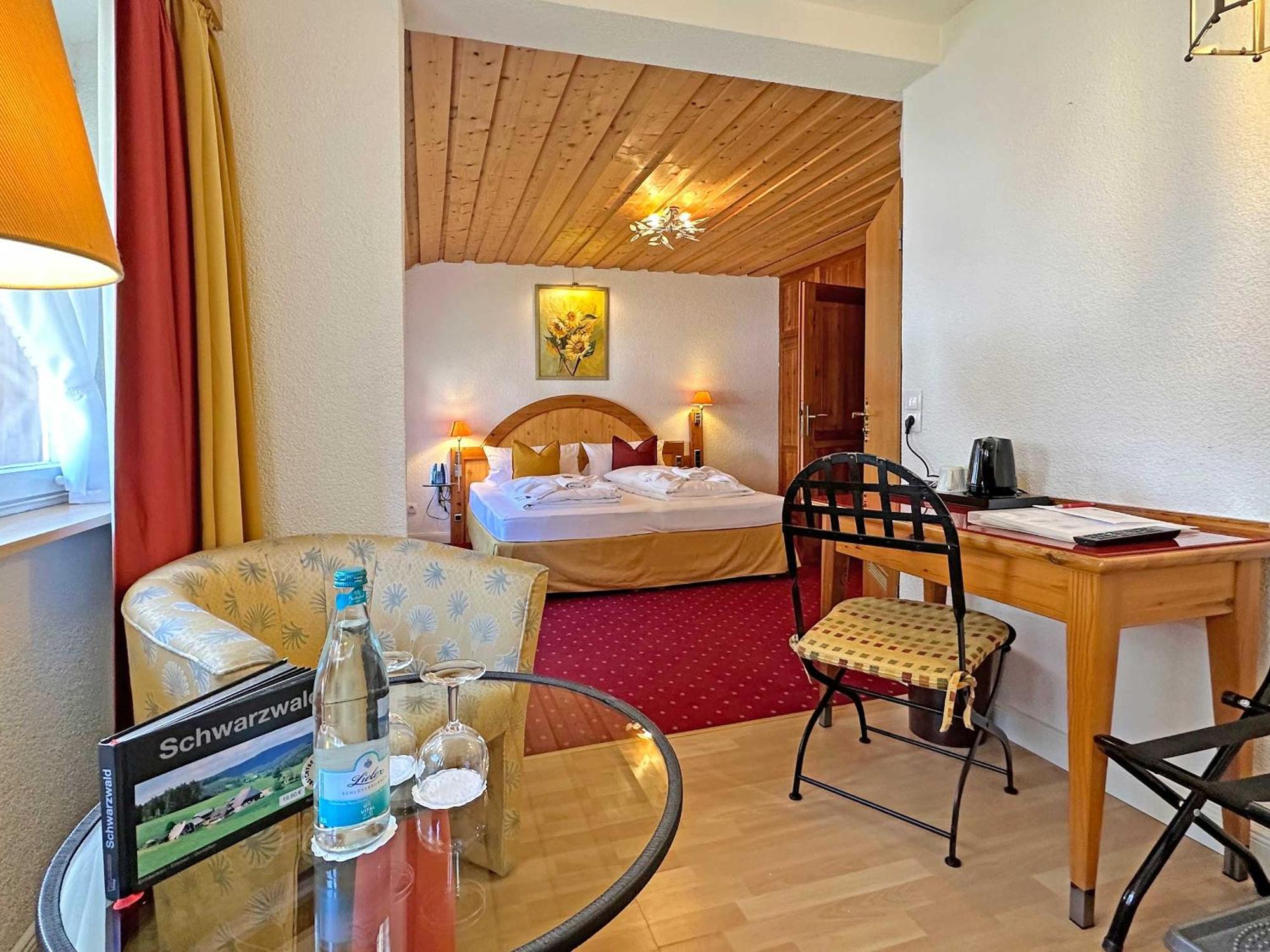 Hotel Hirschen Menzenschwand-Hinterdorf エクステリア 写真